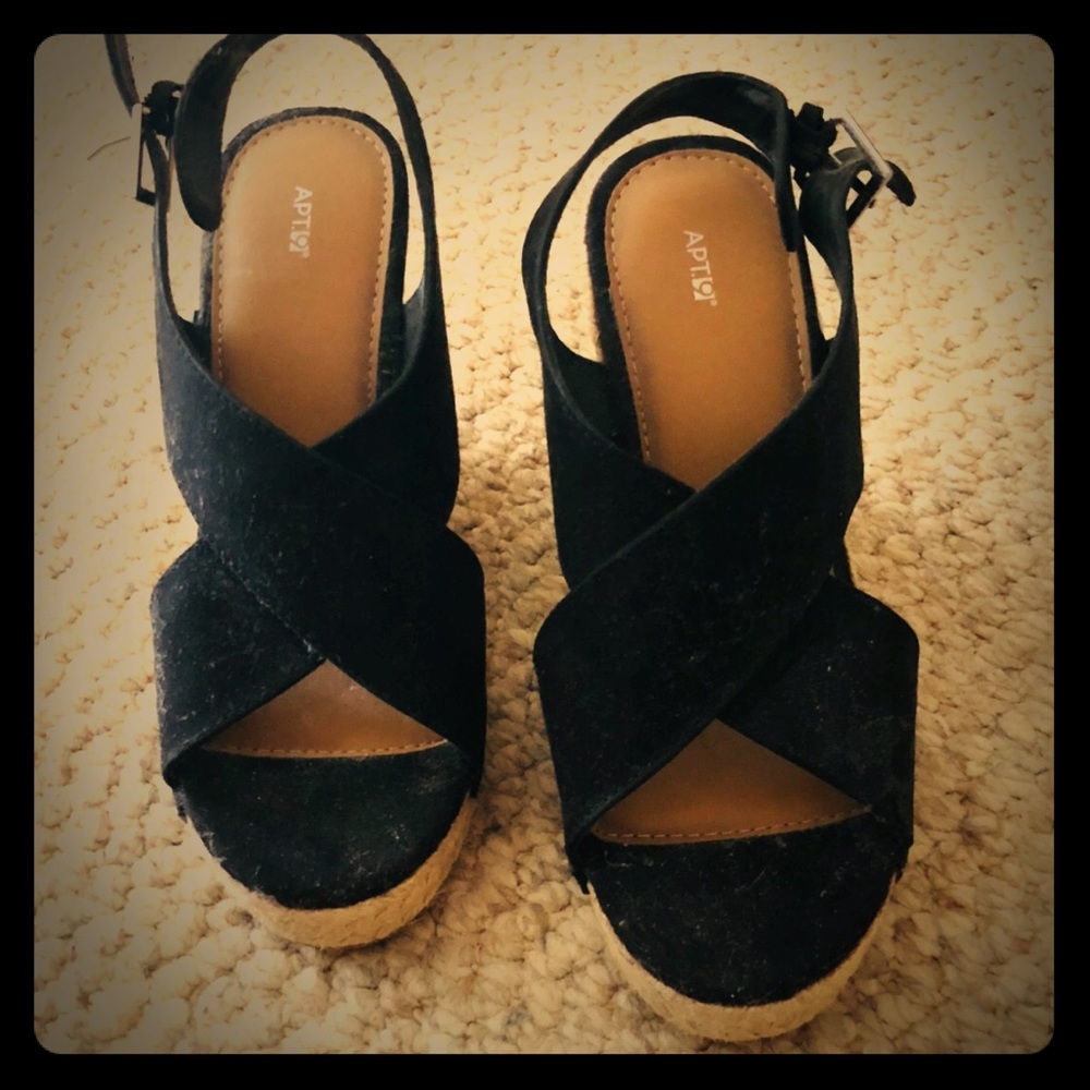 Apt9 suede black wedges
